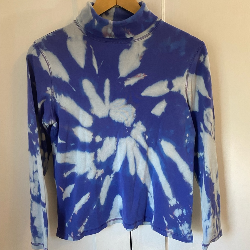 Northern Reflections Blue & White Tie-Dye Long Sleeve Turtleneck